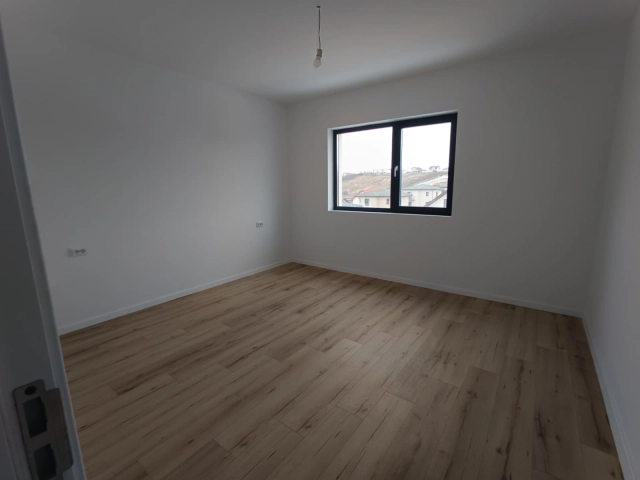 Apartament 4 camere - Miroslava