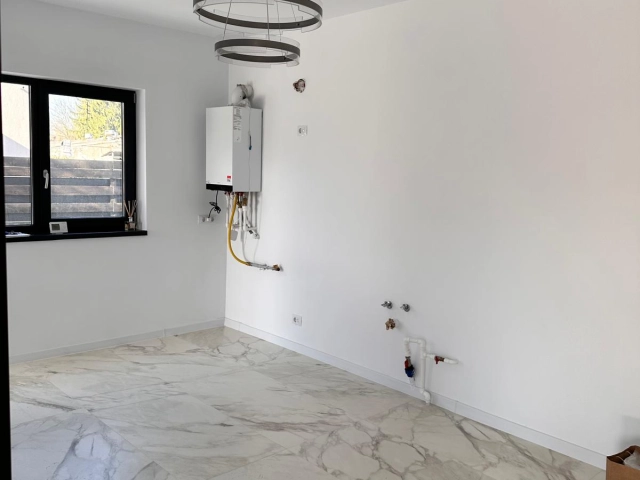 Apartament 4 camere - Breazu