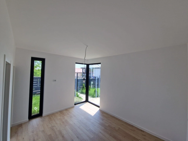 Apartament 4 camere - Miroslava