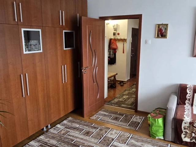 Apartament 3 camere - Podu Ros