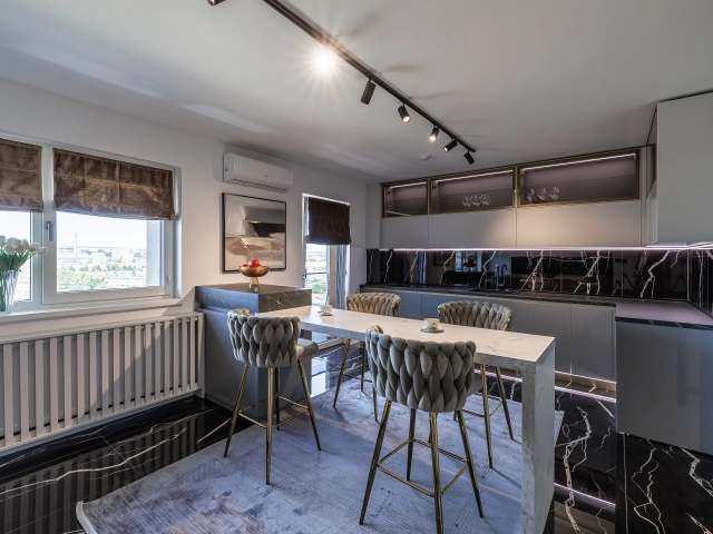 Apartament 6 camere - Podu Ros