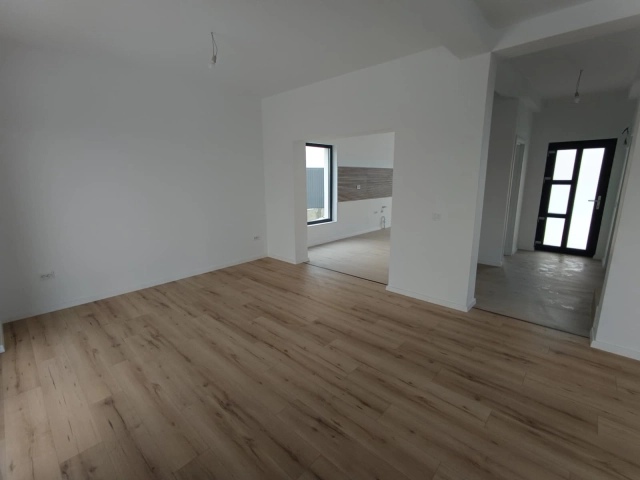 Apartament 4 camere - Miroslava