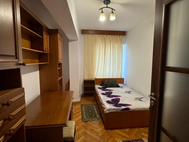 Apartament 3 camere - Centru