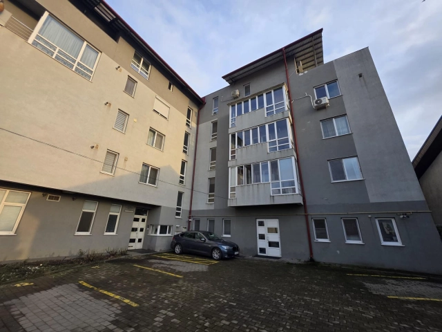 Apartament 3 camere - Centru