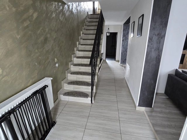 Apartament 4 camere - Miroslava