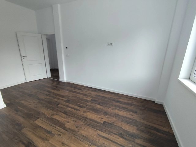 Apartament 4 camere - Miroslava