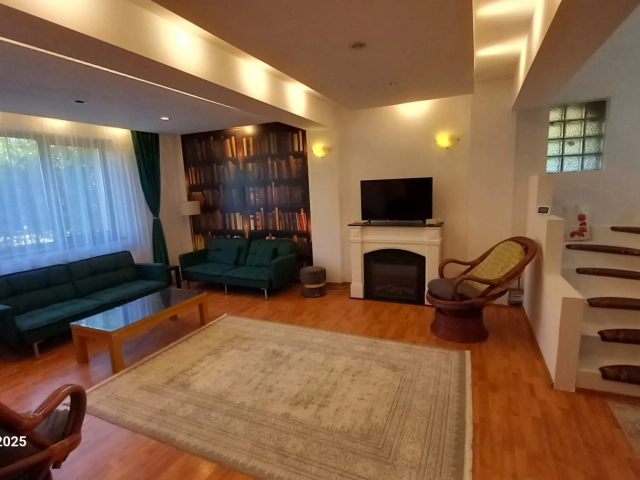 Apartament 9 camere - Tatarasi