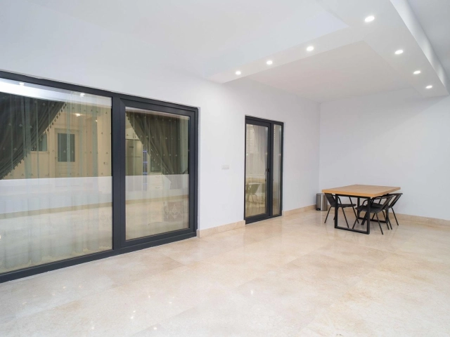 Apartament 6 camere - Breazu