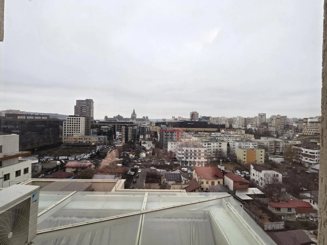 Apartament 4 camere - Centru