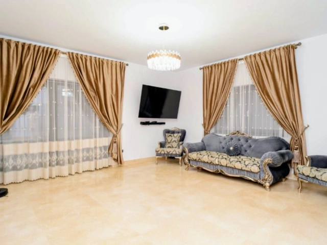 Apartament 6 camere - Breazu