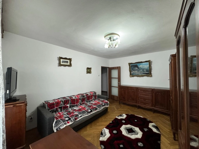 Apartament 3 camere - Centru