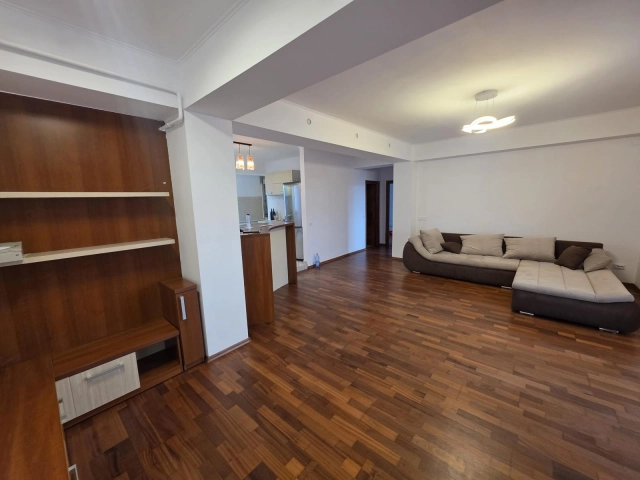 Apartament 3 camere - Centru