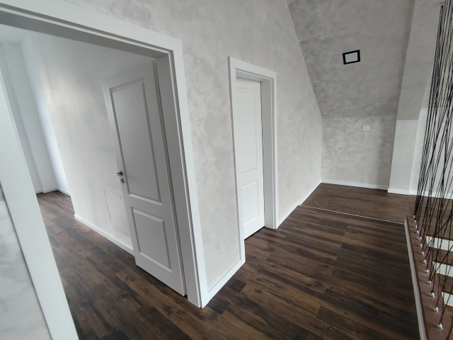 Apartament 4 camere - Miroslava