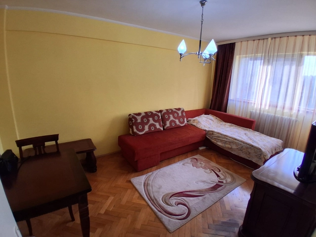 Apartament 3 camere - Centru
