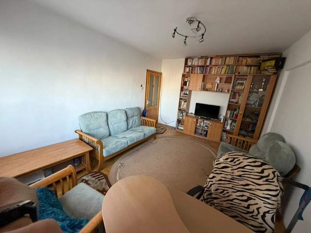 Apartament 3 camere - Podu Ros