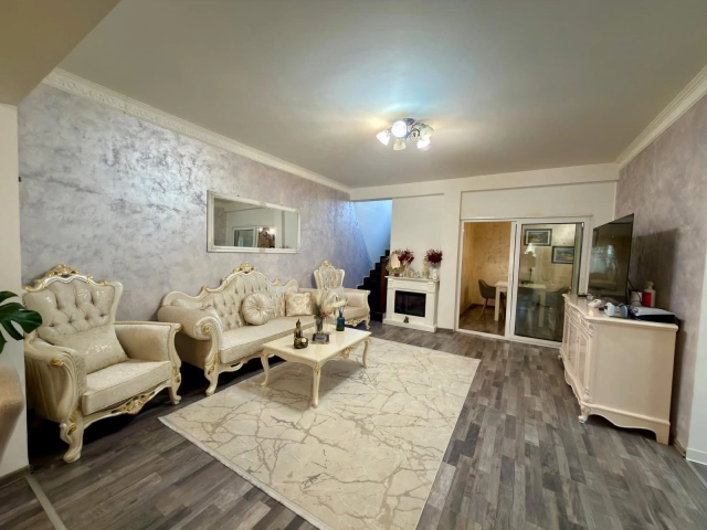 Apartament 4 camere - Valea Adanca