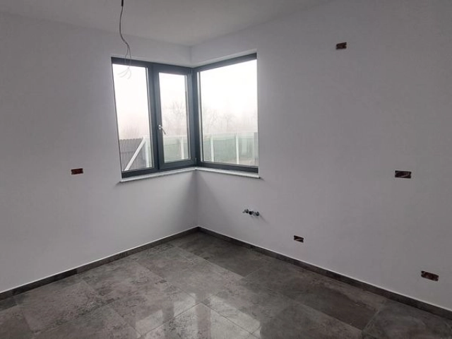 Apartament 4 camere - Miroslava