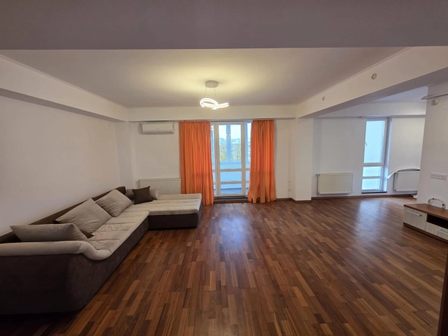 Apartament 3 camere - Centru