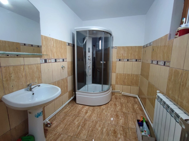 Apartament 5 camere - Miroslava