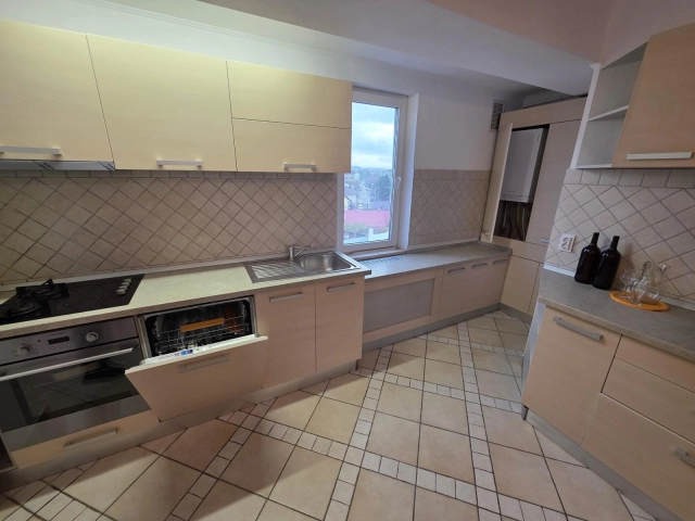 Apartament 3 camere - Centru