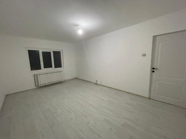 Apartament 3 camere - Tomesti