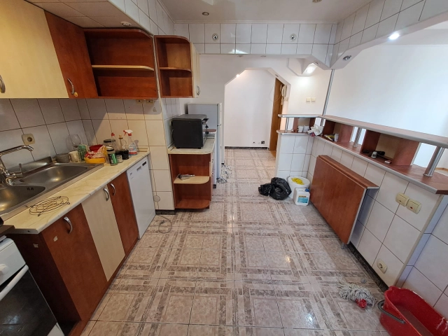 Apartament 3 camere - Pacurari