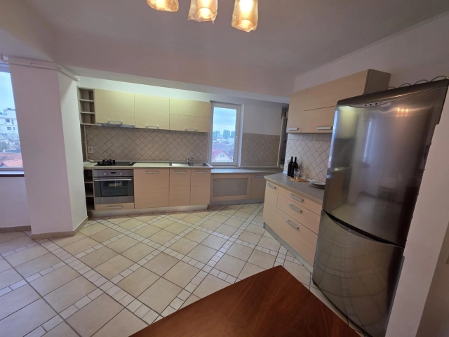 Apartament 3 camere - Centru