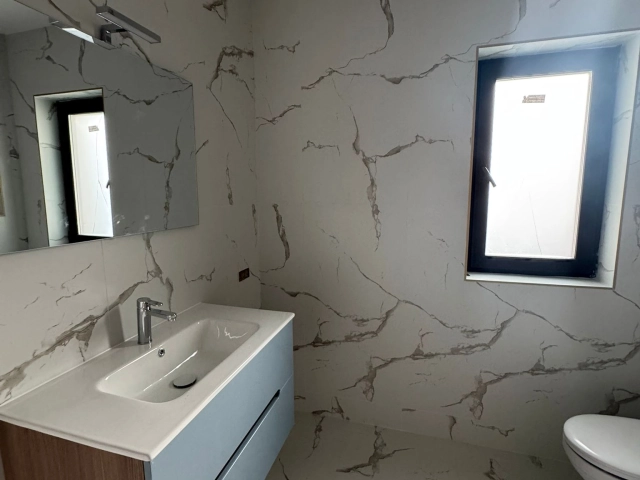 Apartament 4 camere - Miroslava