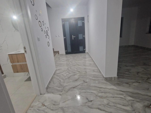 Apartament 4 camere - Miroslava