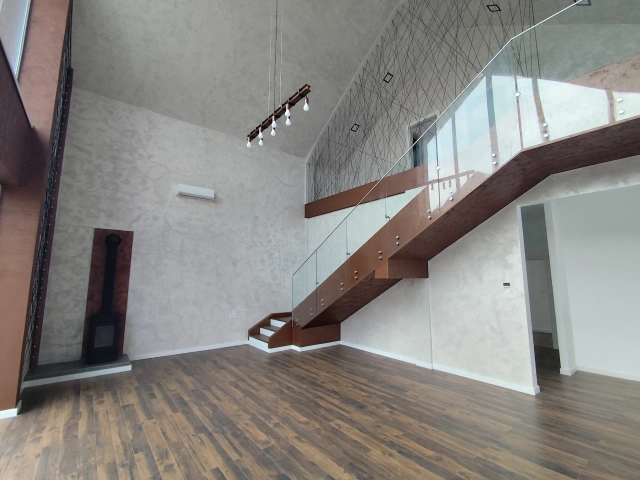 Apartament 4 camere - Miroslava