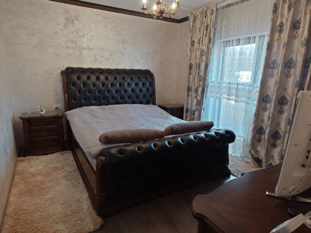 Apartament 3 camere - Miroslava