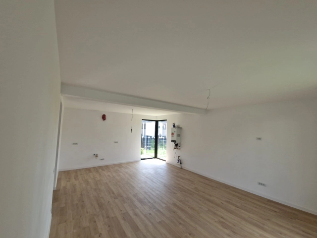 Apartament 4 camere - Miroslava