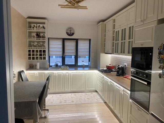 Apartament 5 camere - Breazu