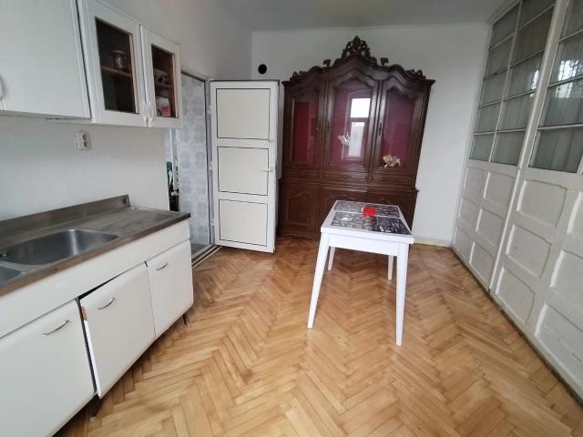 Apartament 3 camere - Centru