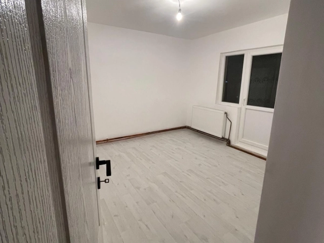 Apartament 3 camere - Tomesti