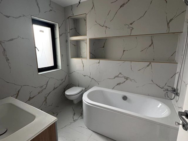 Apartament 4 camere - Miroslava