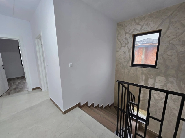 Apartament 4 camere - Miroslava