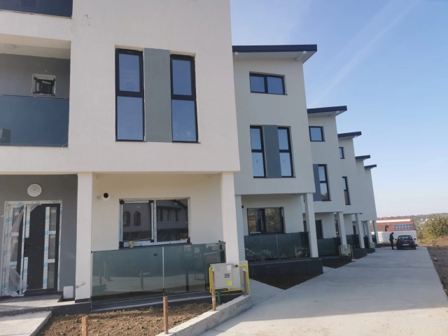 Apartament 4 camere - Bucium