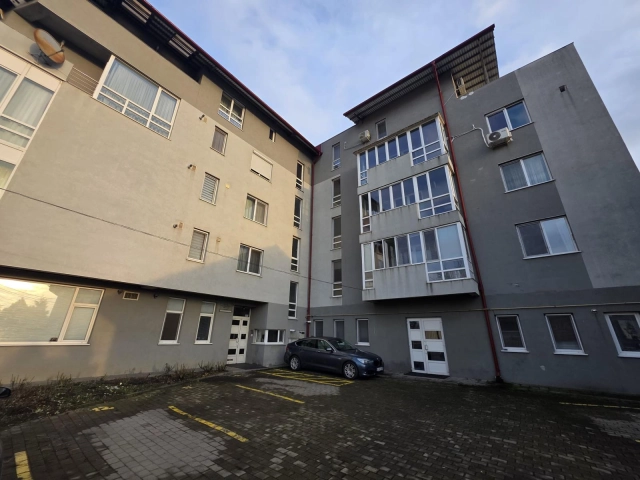 Apartament 3 camere - Centru