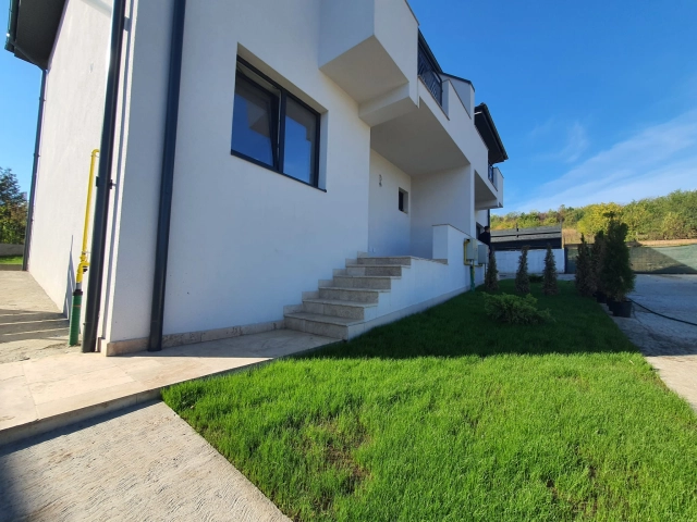 Apartament 4 camere - Bucium
