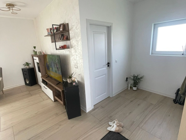 Apartament 4 camere - Miroslava