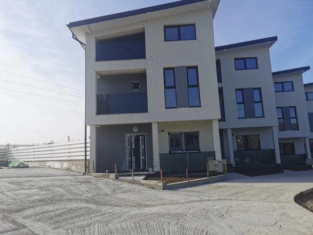 Apartament 4 camere - Bucium