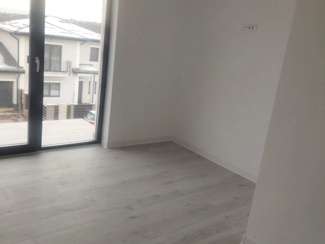 Apartament 4 camere - Valea Adanca