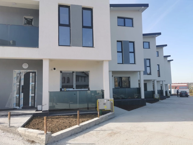 Apartament 4 camere - Bucium