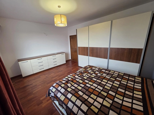 Apartament 3 camere - Centru