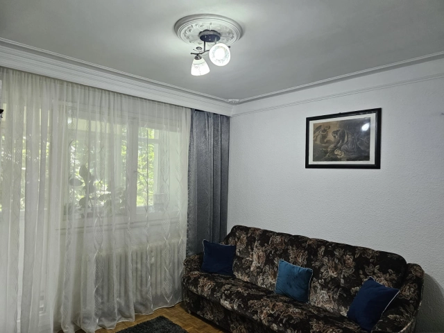 Apartament 3 camere - Podu Ros