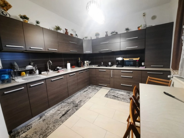 Apartament 5 camere - Miroslava