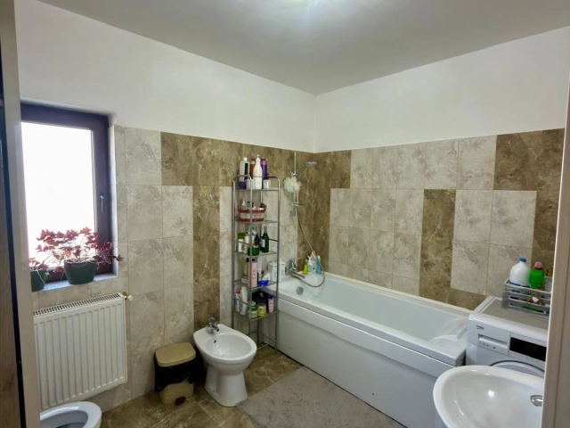 Apartament 4 camere - Valea Adanca