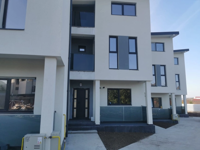 Apartament 4 camere - Bucium