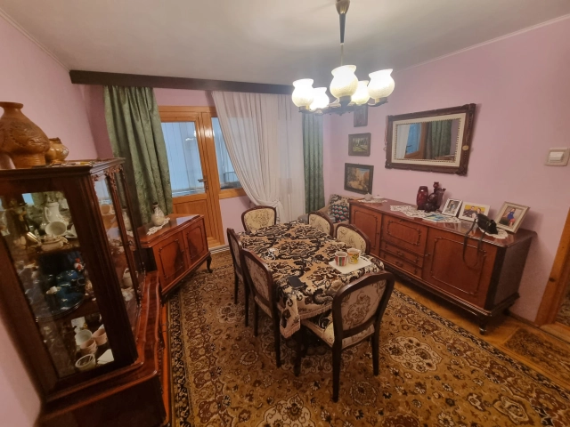 Apartament 3 camere - Tatarasi